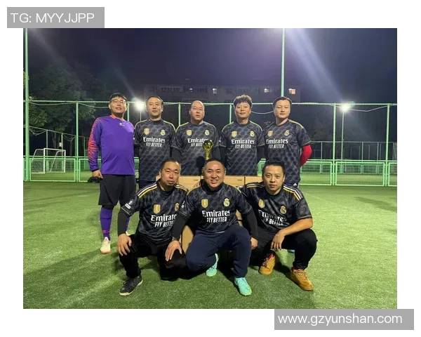 足球潇洒哥带你领略绿茵场上的风采与魅力，畅谈激情与梦想的足球人生