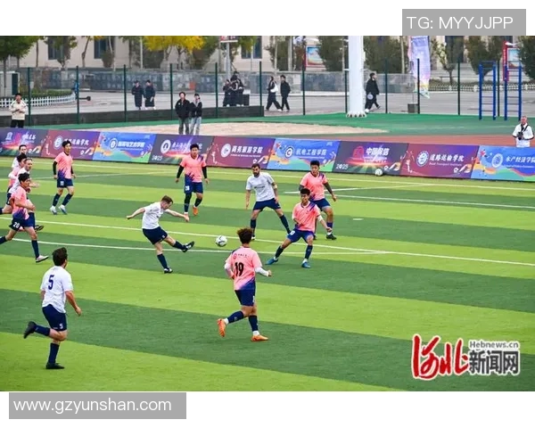 青春拼搏少年足球赛展现梦想与团队精神的精彩瞬间