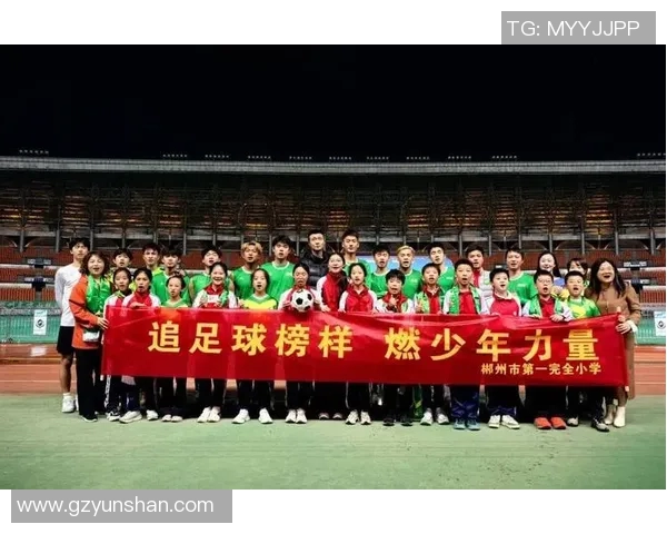 团结拼搏勇往直前小学足球队口号激励每一位队员奋发向上